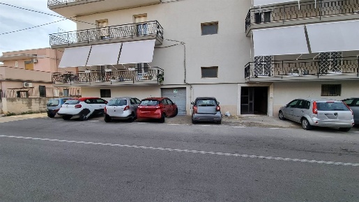 Foto Garage in Via Melilli 3, Siracusa Santa Panagia - Teracati di 20 m²