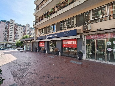 Foto Negozio a Palermo Uditore - Leonardo Da Vinci Alta di 178 m²