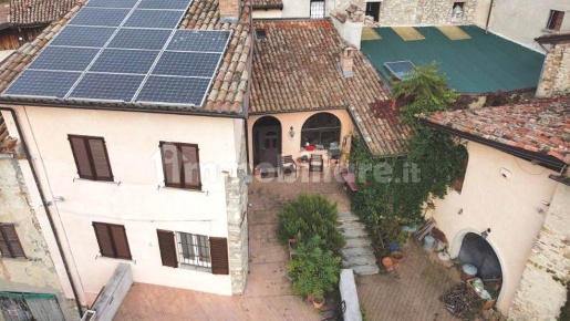 Foto Rustico a Golferenzo di 340 m² con 9 locali in vendita