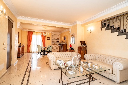 Foto Villa unifamiliare in Via Tremonti 13, Pedara Centro di 313 m²