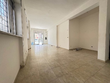 Foto Locale commerciale in Via Del Mare 16C, Lecce Ariosto di 80 m²