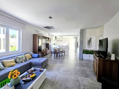 Foto Appartamento in via Abruzzo 47, Galatina Centro di 178 m² con 6 locali