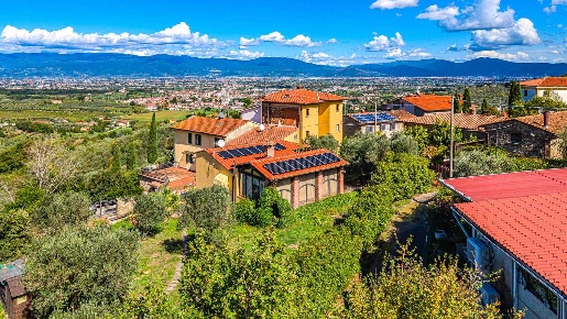 Foto Rustico a Quarrata di 220 m² con 7 locali in vendita