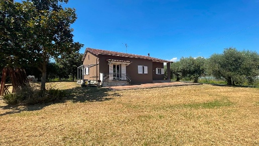 Foto Casa indipendente a Pescia Veneri di 130 m² con 9 locali in vendita