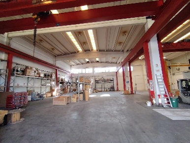 Foto Capannone industriale a Massa Zona Industriale di 290 m² con 4 locali