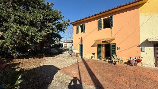 Foto Casa indipendente a Montecatini-Terme di 160 m² con 6 locali