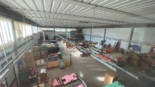 Foto Capannone industriale a Montecarlo Gossi di 696 m² con 10 locali