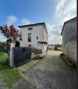 Foto Appartamento a Corana di 237 m² con 11 locali in vendita
