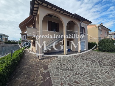 Foto Casa indipendente a Santa Croce sull'Arno Centro di 240 m² in vendita