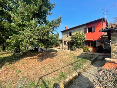 Foto Casale a Uzzano di 180 m² con 6 locali in vendita