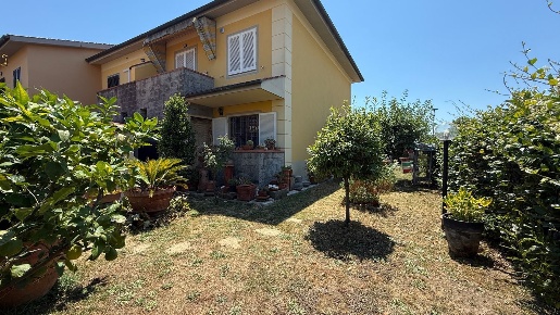 Foto Villa a schiera a Pescia Alberghi, Via Romana, Pescia Morta di 120 m²
