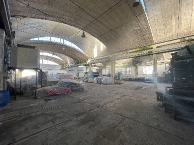 Foto Capannone industriale a Uzzano di 3013 m² con 16 locali in vendita