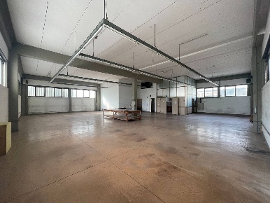 Foto Capannone industriale a Pieve a Nievole Centro di 616 m² con 10 locali