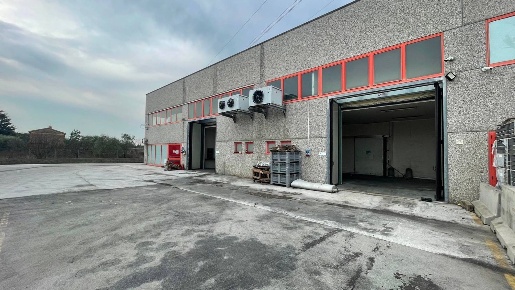 Foto Capannone industriale a Ponte Buggianese Centro di 475 m² con 2 locali