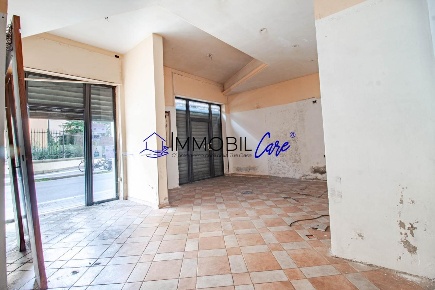 Foto Locale commerciale a Livorno Cisternone di 50 m² con 2 locali