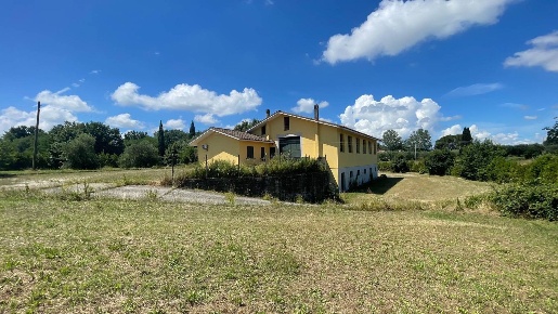 Foto Villa unifamiliare a Fucecchio Querce di 311 m² con 6 locali