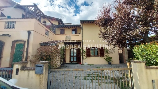 Foto Appartamento a Ponsacco Centro di 103 m² con 5 locali in vendita