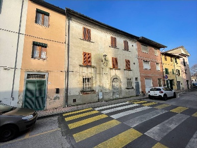 Foto Casa indipendente a Chiesina Uzzanese Centro di 291 m² con 12 locali