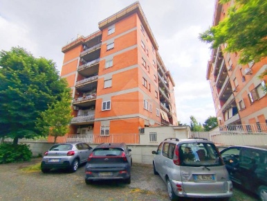 Foto Appartamento in via dei platani, Guidonia Montecelio di 100 m²
