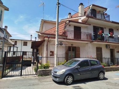 Foto Appartamento in via carlo pisacane, Guidonia Montecelio di 96 m²