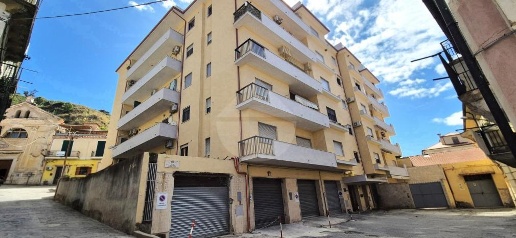 Foto Appartamento in Via della libertÃ, Pizzo Centro di 121 m² con 3 locali