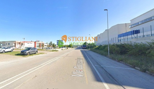 Foto Locale commerciale in Contrada Colle delle Api, Campobasso di 500 m²