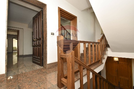 Foto Appartamento in Via Umberto, Fiumefreddo di Sicilia di 240 m²