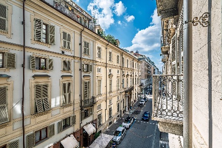 Foto Appartamento in Via Cavour, Torino Via Roma di 185 m² con 5 locali