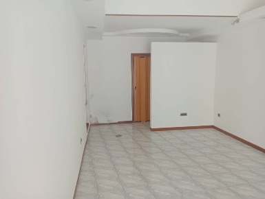 Foto Locale commerciale in Via Paladini, Teramo Centro di 26 m² in vendita