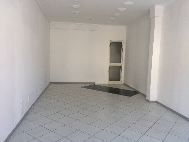 Foto Attività commerciale in via tosco romagnola, Cascina di 42 m²