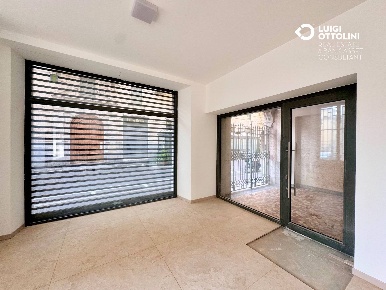 Foto Negozio in via san francesco d'Assisi, Bergamo Stazione di 90 m²