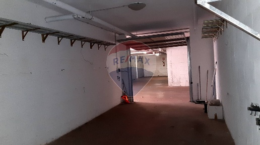 Foto Box in viale Italia, Ladispoli Centro di 35 m² con 1 locali in vendita