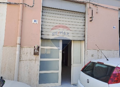 Foto Locale commerciale in Via Wrzi', Catania Picanello di 25 m² in vendita