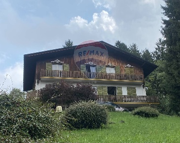 Foto Villa singola in VIALE PASSEGGIO, Selvino di 400 m² con 12 locali