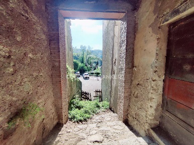 Foto Box in Via Fontanella, Latera di 160 m² con 4 locali in vendita