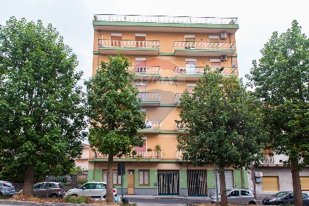 Foto Appartamento in Via Galileo Galilei, Aci Catena Centro di 140 m²