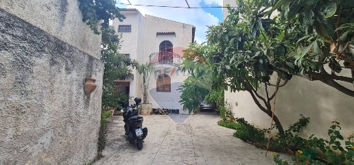 Foto Appartamento in via molara, Palermo Santicelli di 158 m² con 6 locali