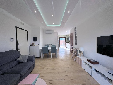 Foto Appartamento in Via Tagliamento, Mentana Centro di 180 m² con 5 locali