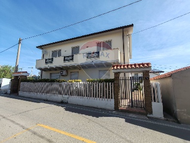 Foto Appartamento in via Colli Innamorati, Pescara di 121 m² con 4 locali