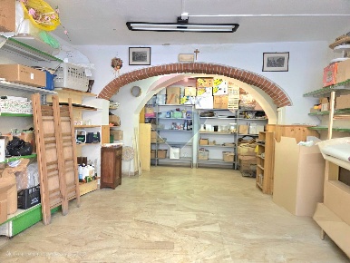 Foto Negozio a Montevarchi Città di 45 m² con 2 locali in vendita