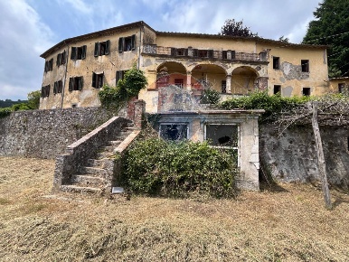 Foto Villa singola in gello, Pescaglia di 1250 m² con 30 locali in vendita