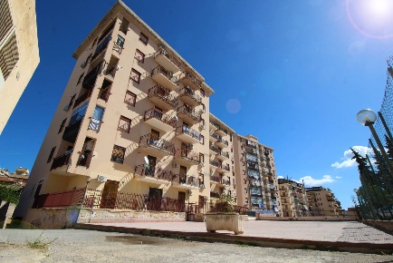 Foto Appartamento in Via Filippo Pecoraino, Palermo Sperone di 133 m²