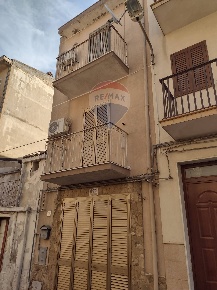 Foto Casa indipendente in Via Biscari, Mirabella Imbaccari di 120 m²