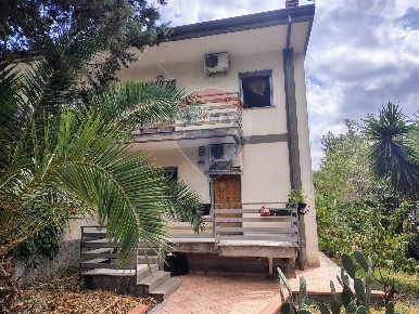 Foto Villa a schiera in Via Del Bosco, Mascalucia Centro di 150 m²