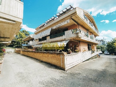 Foto Appartamento in Via Giuseppe Mancini Sbraccia, Teramo Centro di 90 m²