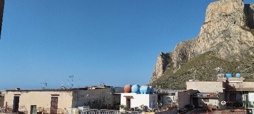 Foto Appartamento in Via Filisto, Palermo di 100 m² con 4 locali in vendita