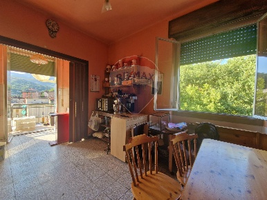 Foto Appartamento in Via Alcide de Gasperi, Campomorone Centro di 98 m²