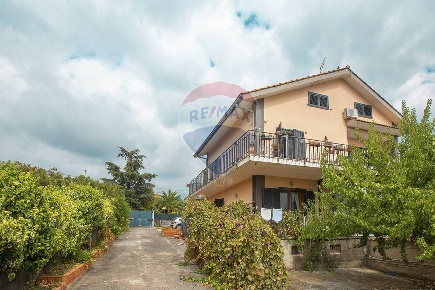 Foto Villa bifamiliare in Giovanni Pascoli, Mascalucia Centro di 205 m²