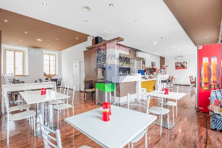 Foto Attività commerciale in VIA XX SETTEMBRE, Carugate di 100 m²