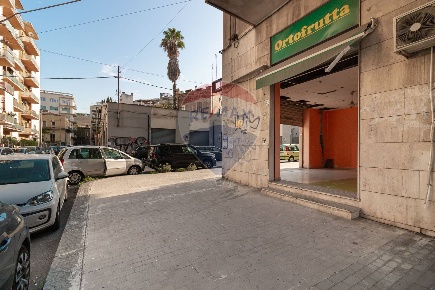 Foto Negozio in Via Francesco Battiato, Catania di 84 m² con 2 locali